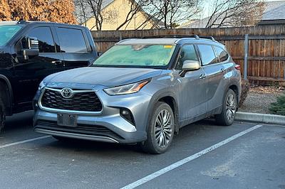 Used 2022 Toyota Highlander - photo 1