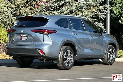 Used 2023 Toyota Highlander XLE AWD SUV for sale #G375295A - photo 2