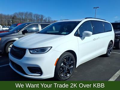 Used 2022 Chrysler Pacifica - photo 1