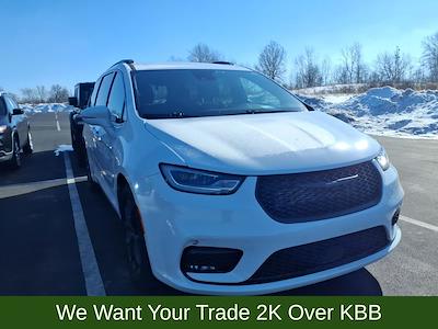 Used 2022 Chrysler Pacifica - photo 1