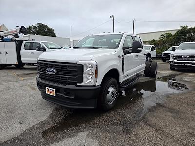 New 2025 Ford F-350 Crew Cab Cab Chassis for sale #1915878 - photo 1