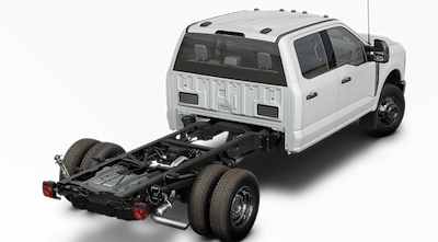 New 2025 Ford F-350 Crew Cab Flatbed Truck for sale #1963363 - photo 2