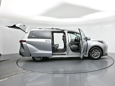 Used 2022 Toyota Sienna XLE Minivan for sale #CC243658A - photo 2