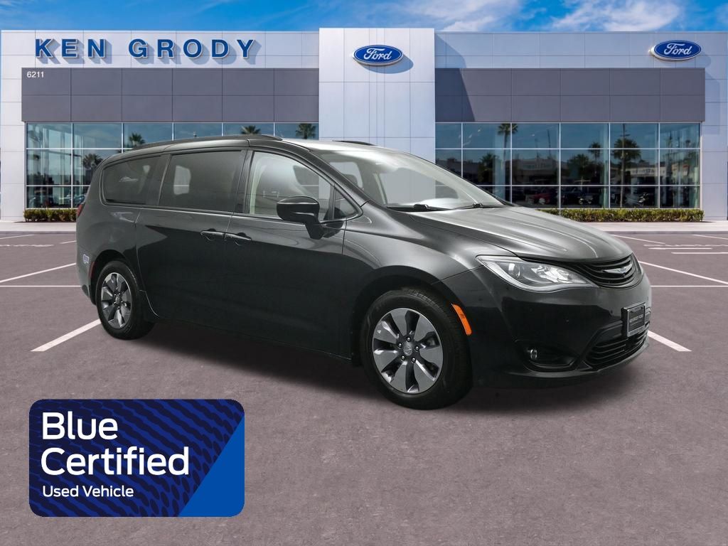 Used 2018 Chrysler Pacifica - photo 1