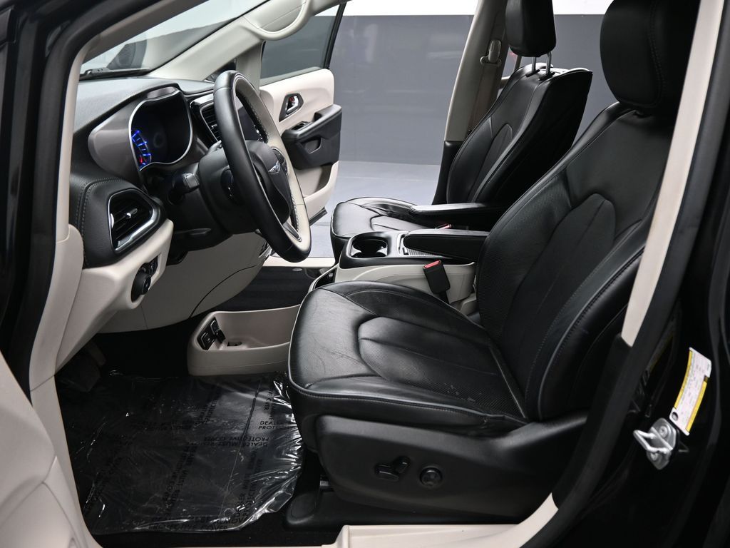 Used 2018 Chrysler Pacifica - photo 12