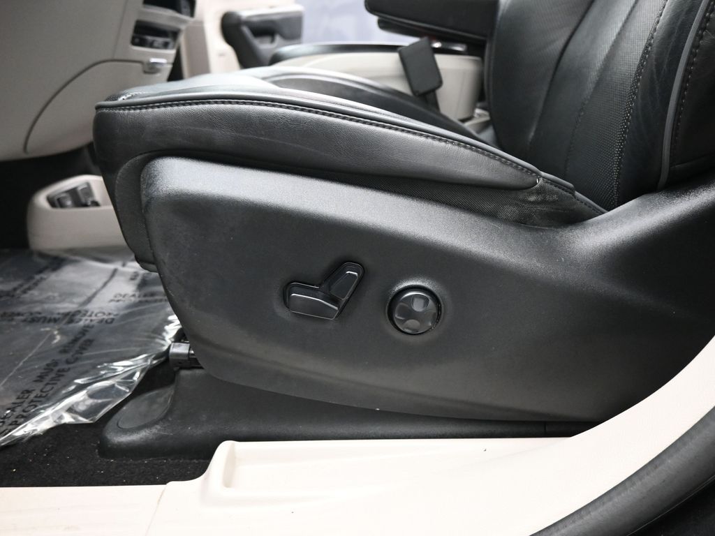 Used 2018 Chrysler Pacifica - photo 13