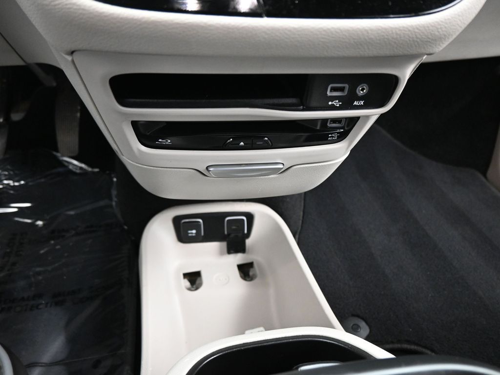 Used 2018 Chrysler Pacifica - photo 18