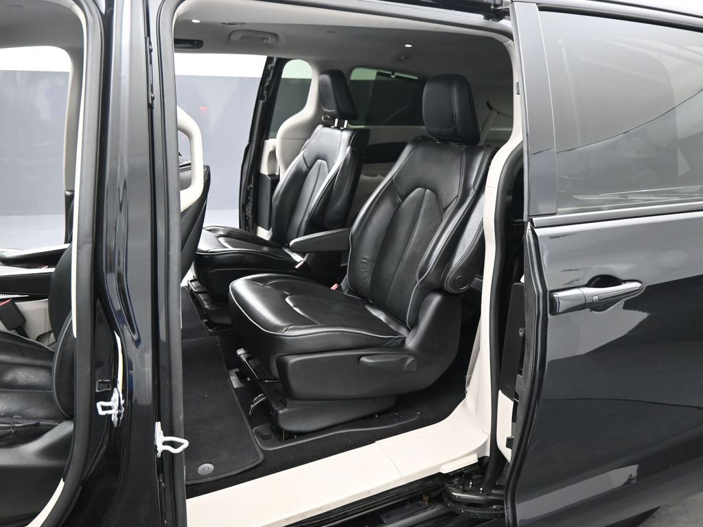 Used 2018 Chrysler Pacifica - photo 20