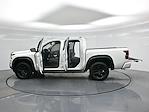 2022 Nissan Frontier Crew Cab 4WD Pickup for sale #CP02930 - photo 34