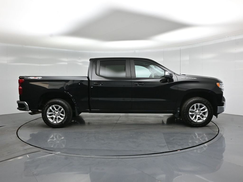 Used 2022 Chevrolet Silverado 1500 - photo 2