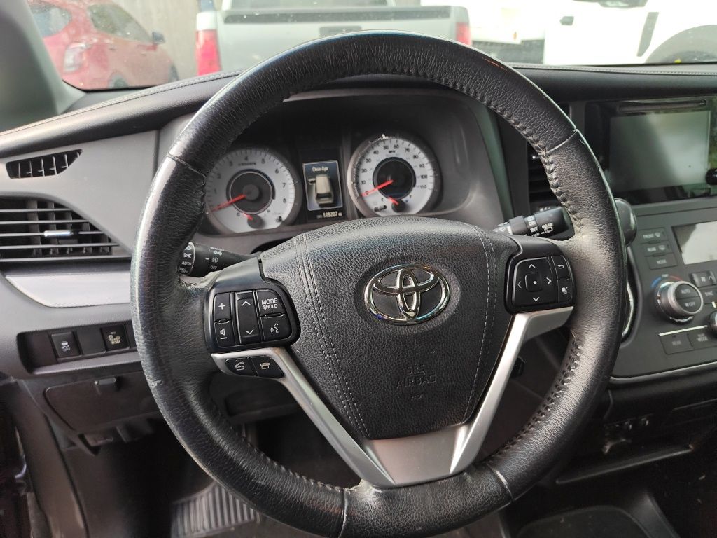 Used 2017 Toyota Sienna - photo 13