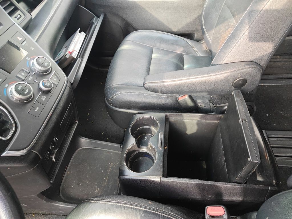 Used 2017 Toyota Sienna - photo 16