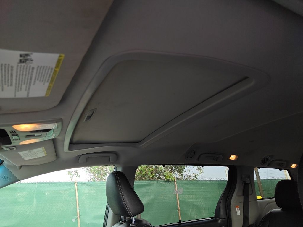 Used 2017 Toyota Sienna - photo 17