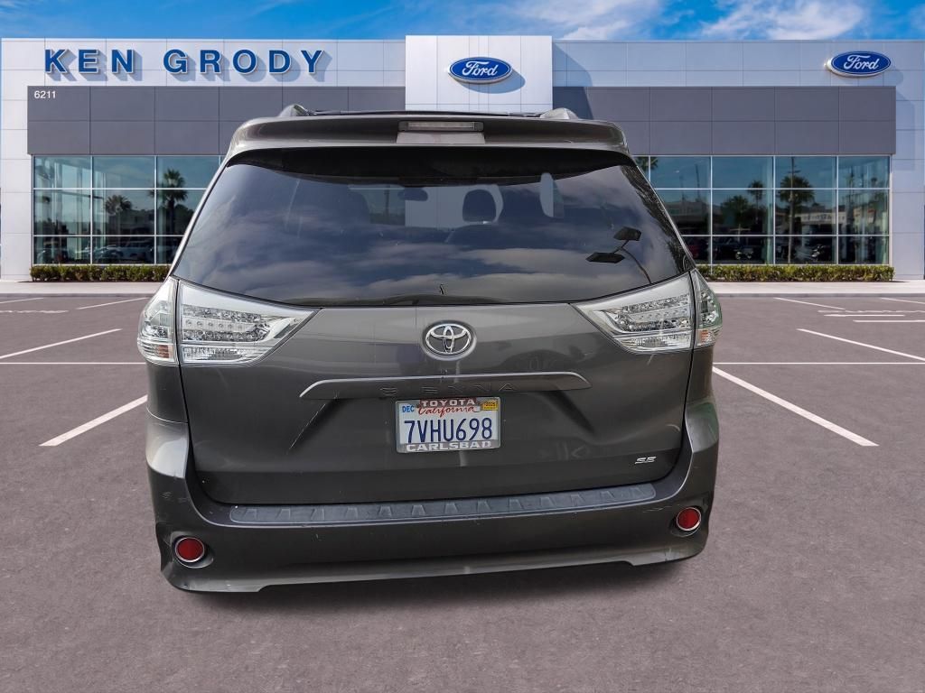 Used 2017 Toyota Sienna - photo 5