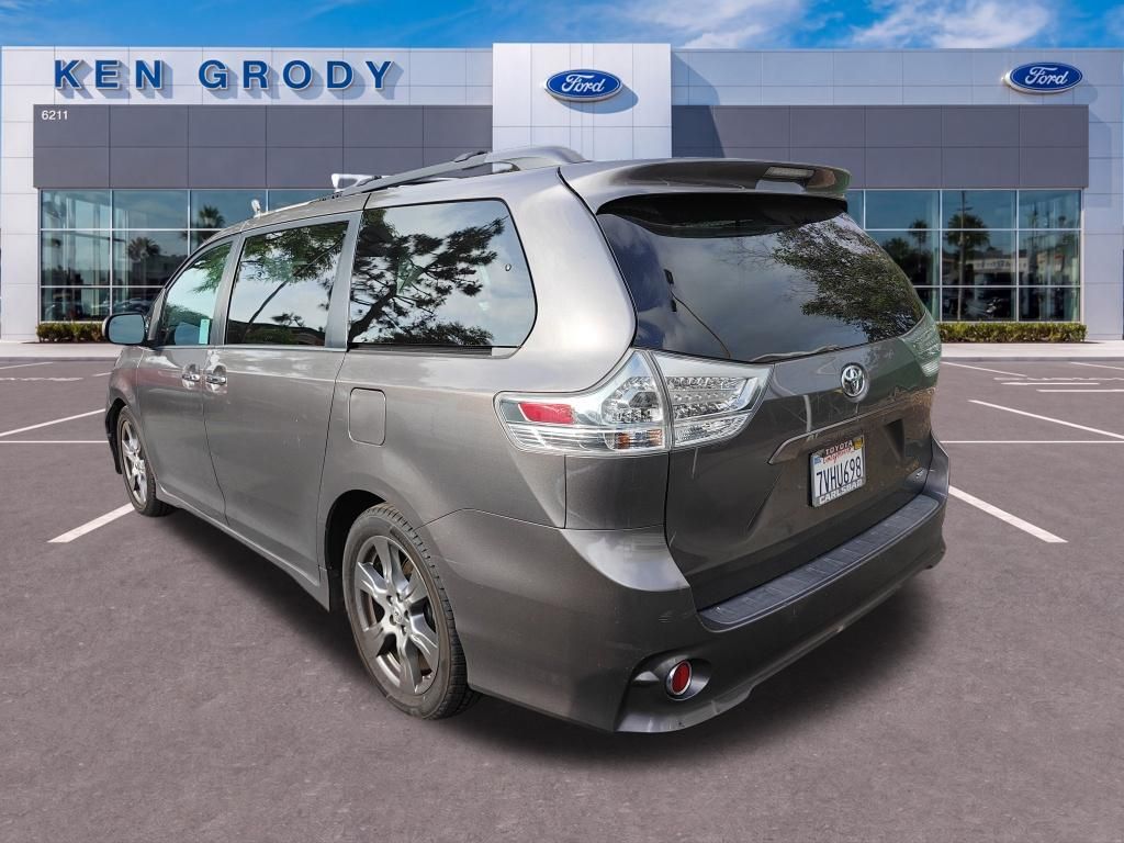 Used 2017 Toyota Sienna - photo 6