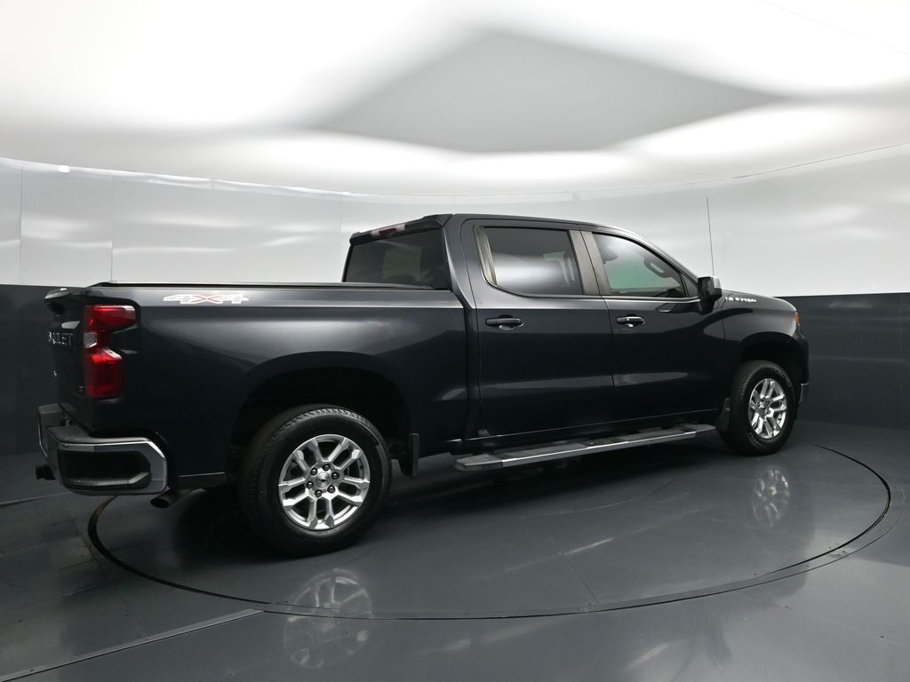 Used 2023 Chevrolet Silverado 1500 - photo 2