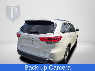 2019 Toyota Highlander 4x2 SUV for sale #245880A - photo 2