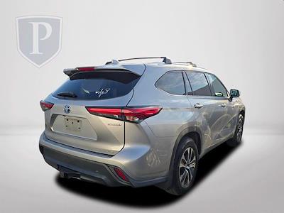 Used 2020 Toyota Highlander - photo 1