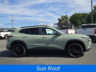 2025 Chevrolet Trax FWD SUV for sale #330094X - photo 2