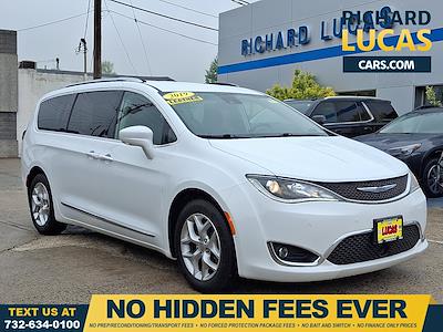 2019 Chrysler Pacifica FWD Minivan for sale #28627 - photo 1