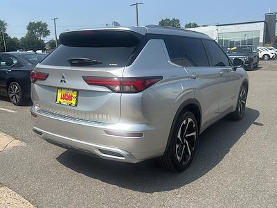 2022 Mitsubishi Outlander 4WD SUV for sale #28806 - photo 2