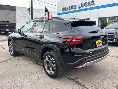 Used 2025 Chevrolet Trax - photo 1