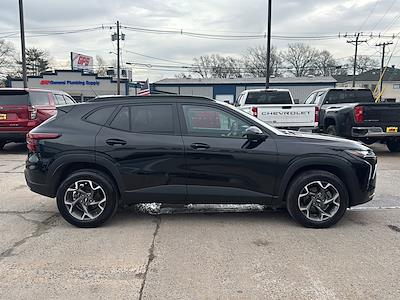 Used 2025 Chevrolet Trax - photo 1