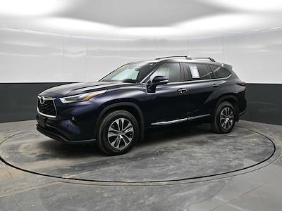 Used 2024 Toyota Highlander - photo 1