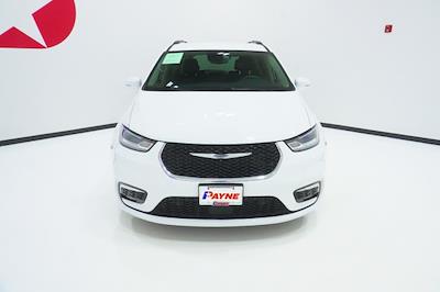 Used 2022 Chrysler Pacifica - photo 2
