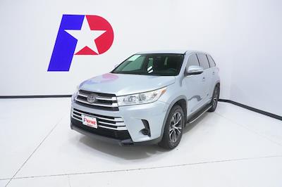 Used 2019 Toyota Highlander - photo 1