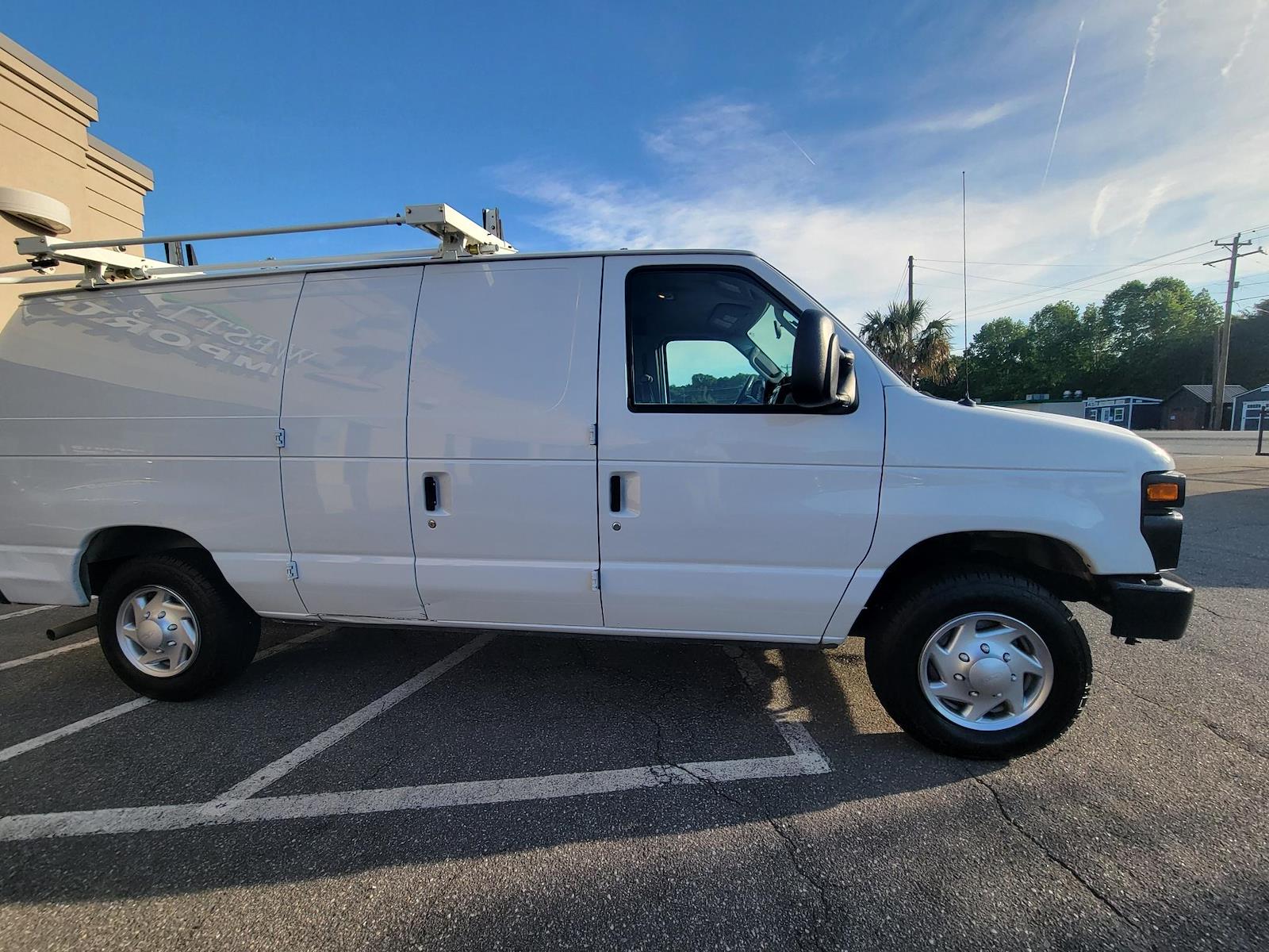 Used 2014 Ford E-150 - photo 16