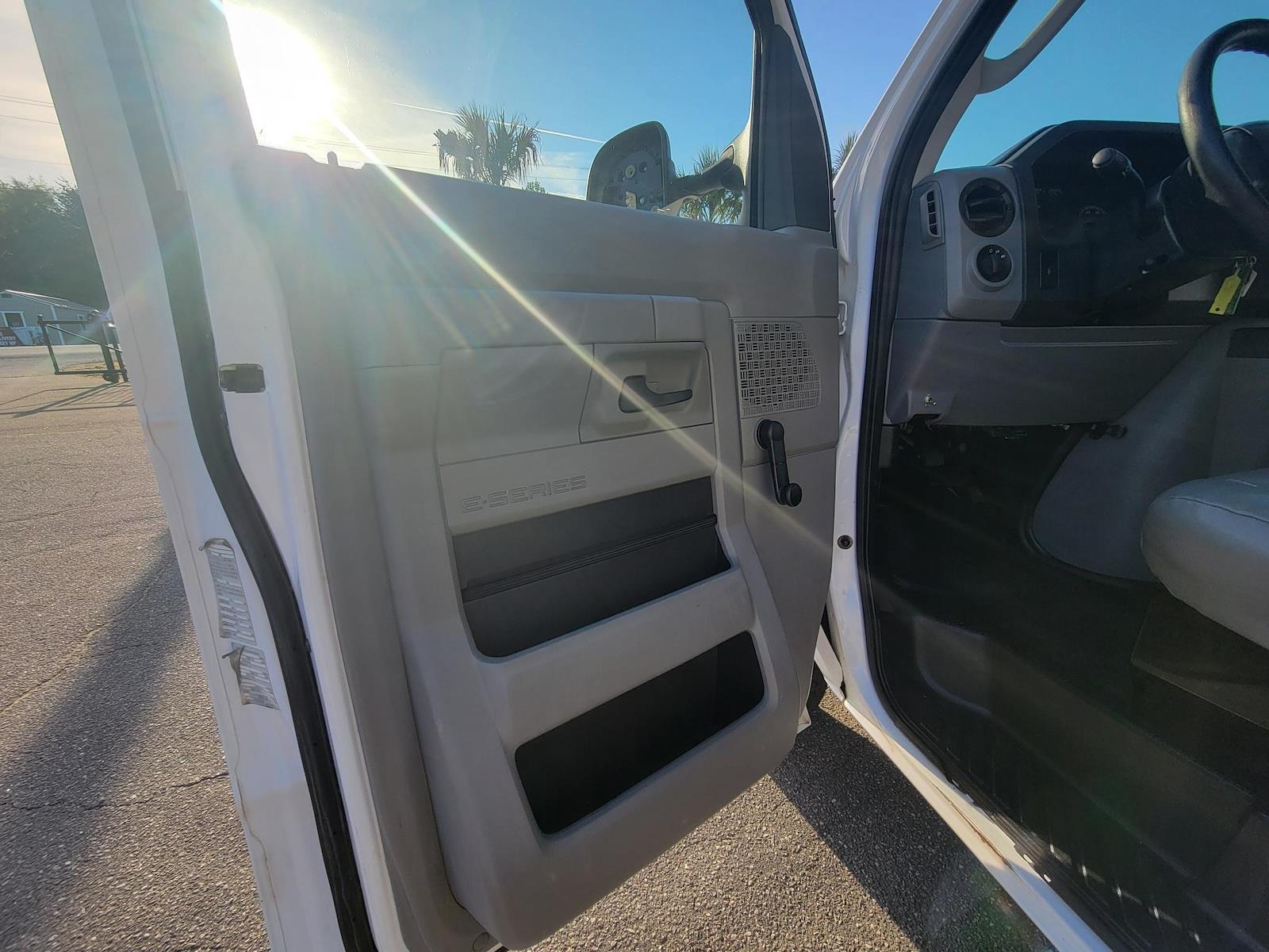 Used 2014 Ford E-150 - photo 20