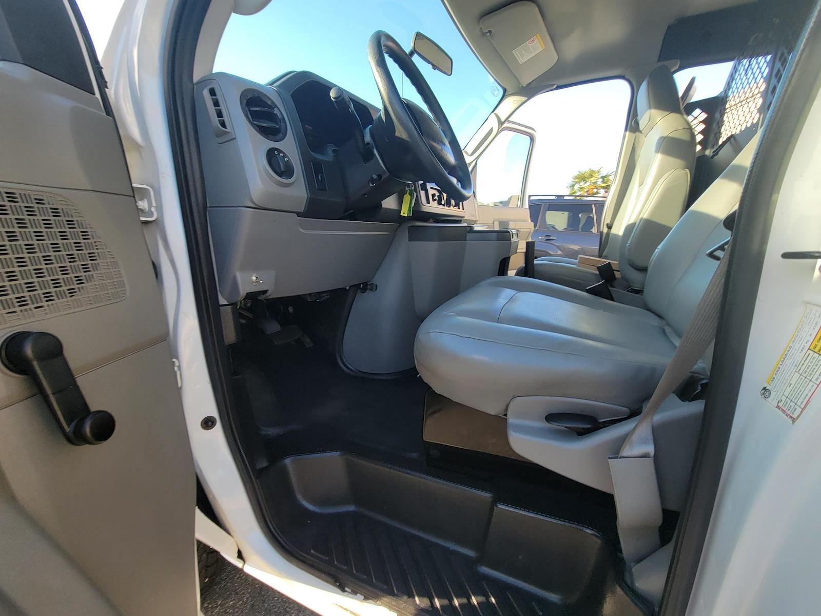 Used 2014 Ford E-150 - photo 21