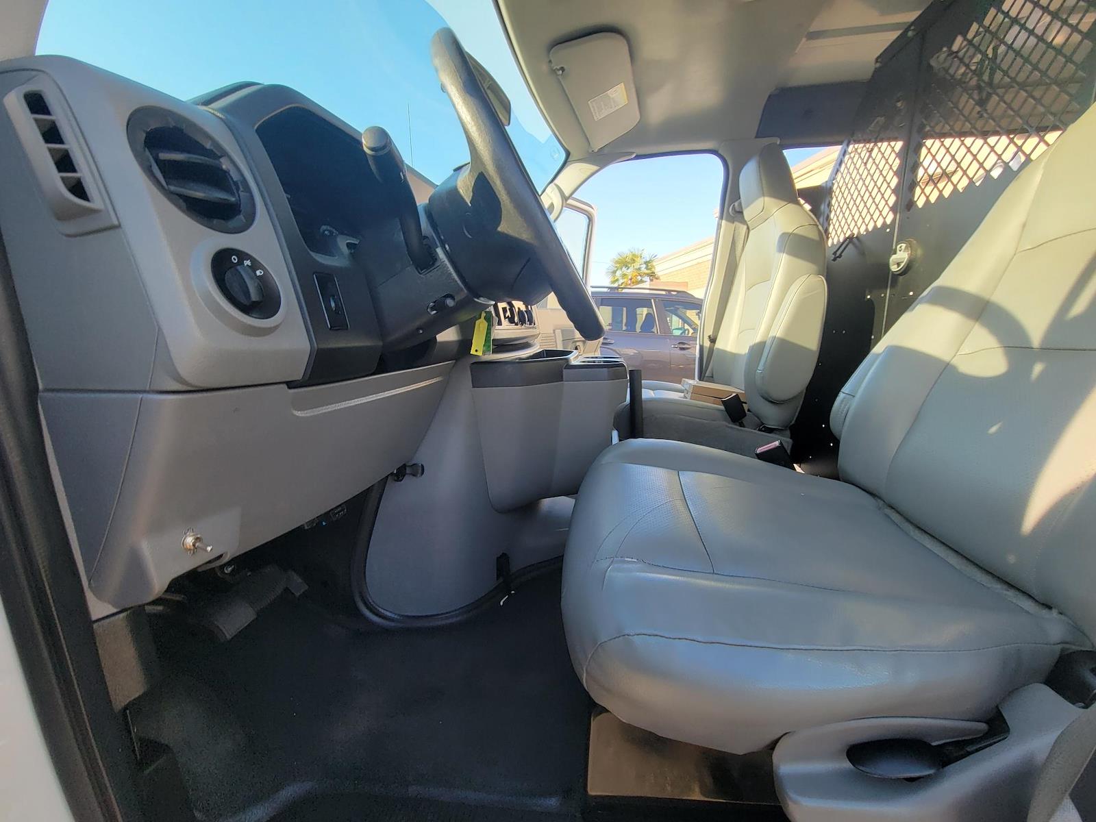 Used 2014 Ford E-150 - photo 22