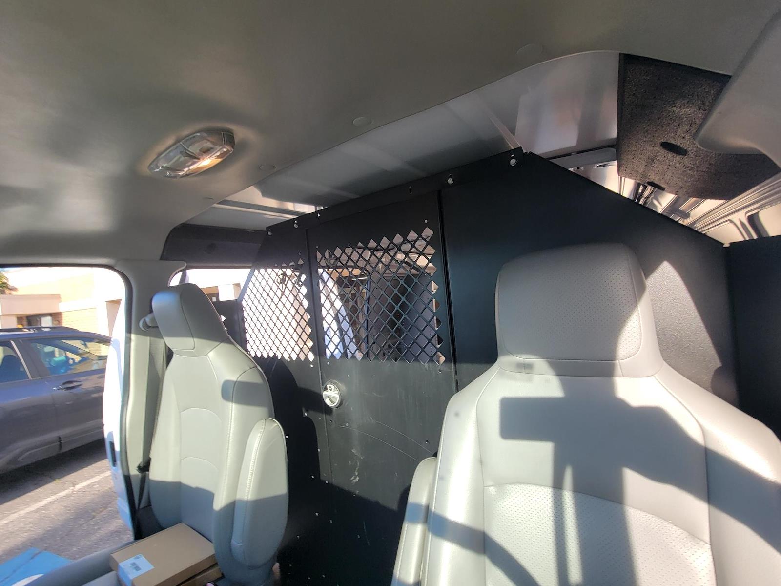 Used 2014 Ford E-150 - photo 24