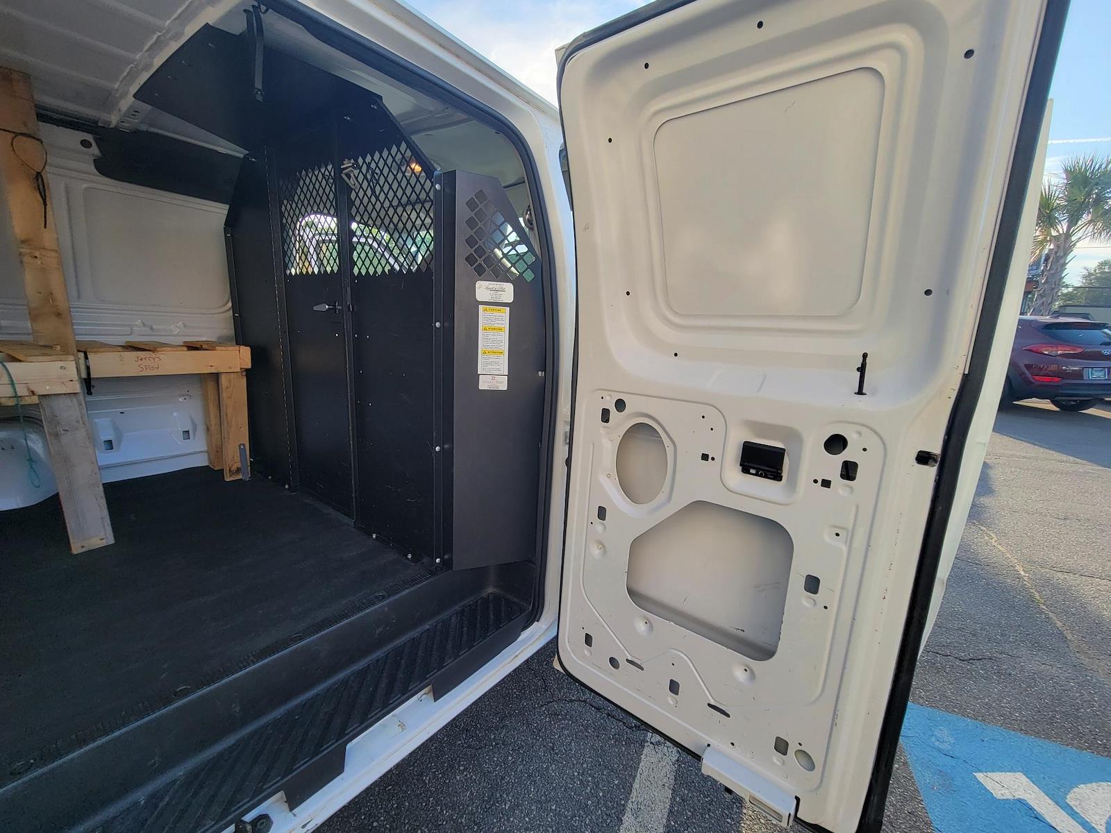Used 2014 Ford E-150 - photo 30