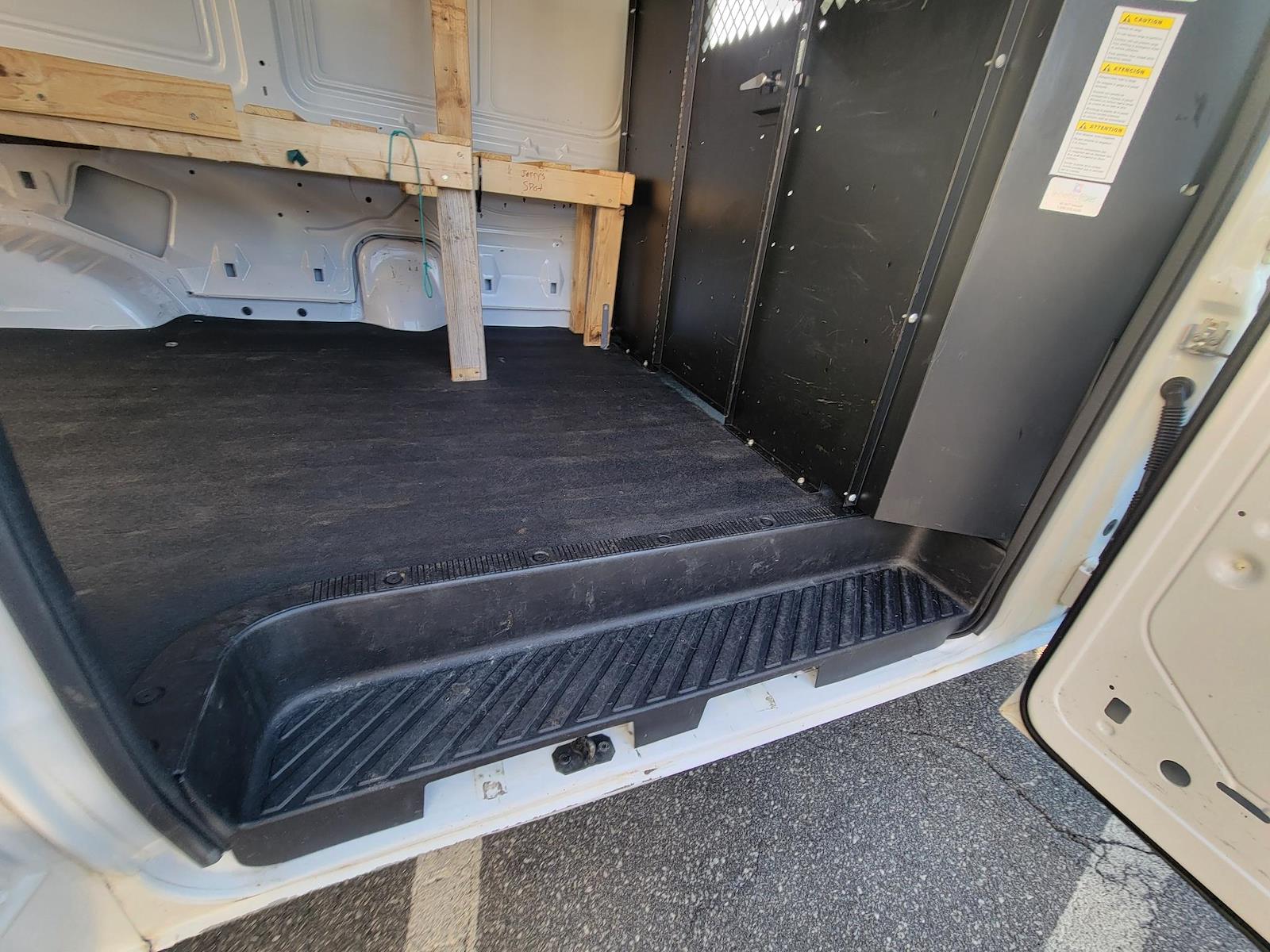Used 2014 Ford E-150 - photo 32