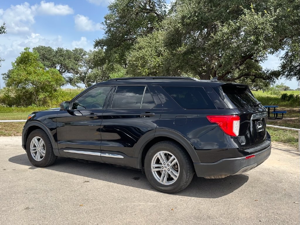 Used 2021 Ford Explorer - photo 2