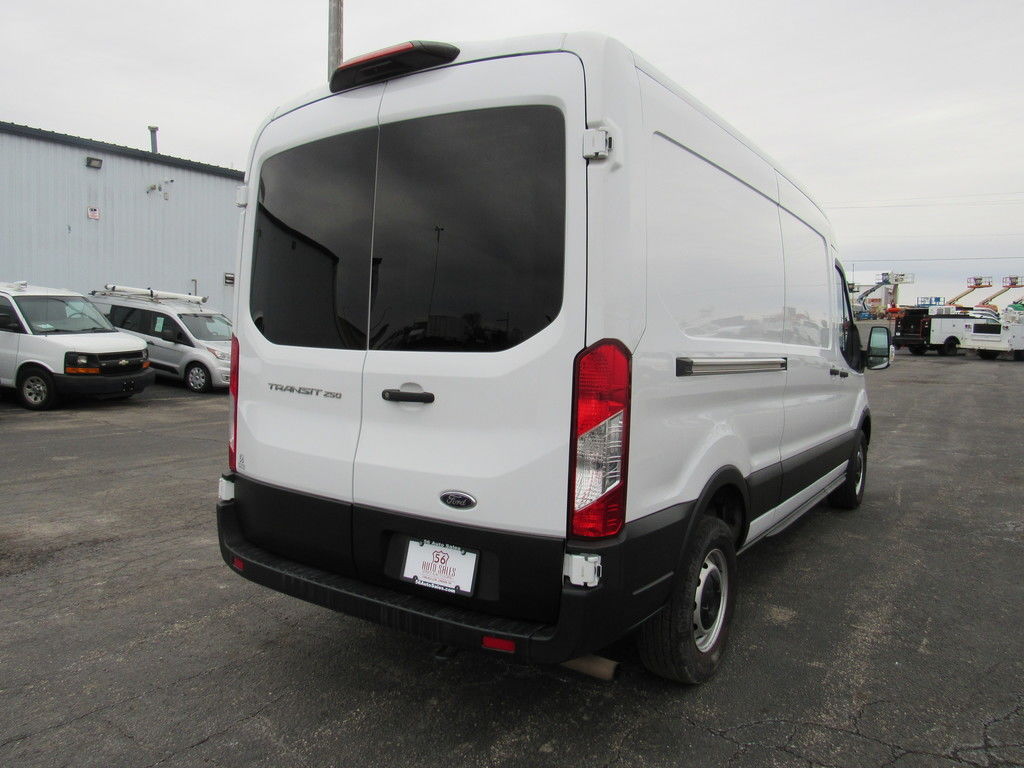 Used 2023 Ford Transit 250 - photo 9