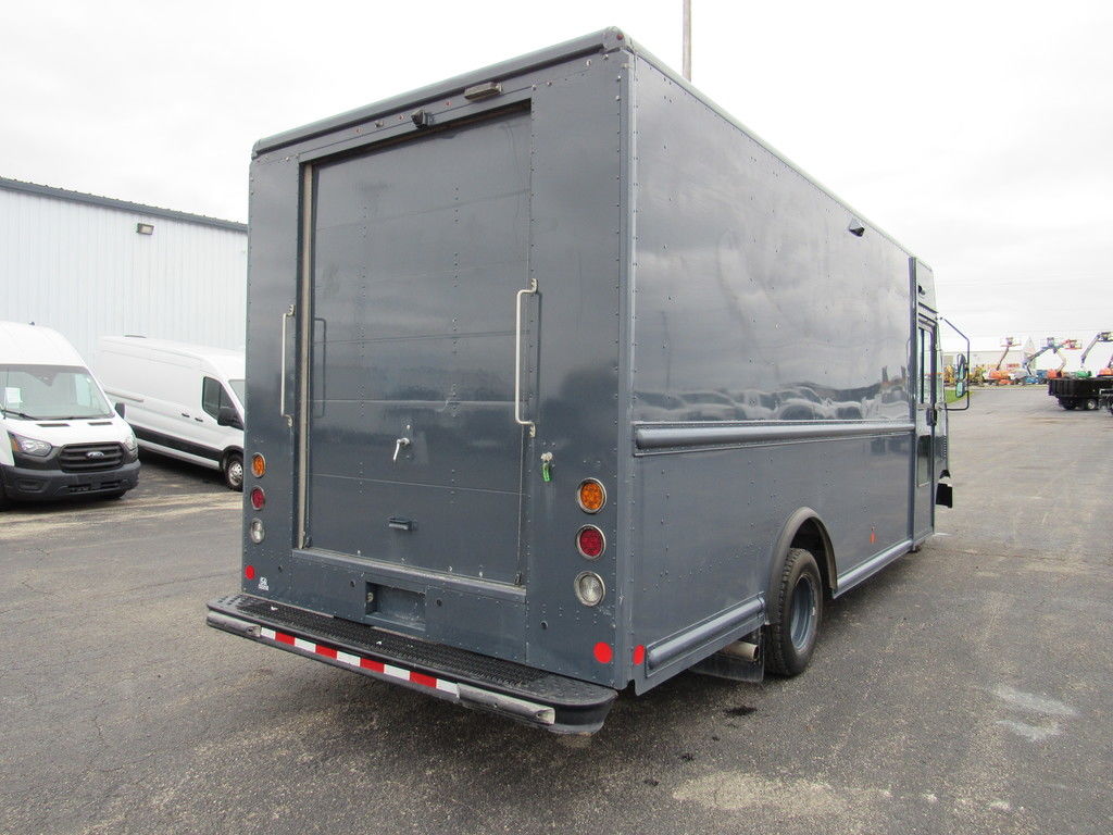 Used 2019 Ford E-450 - photo 5