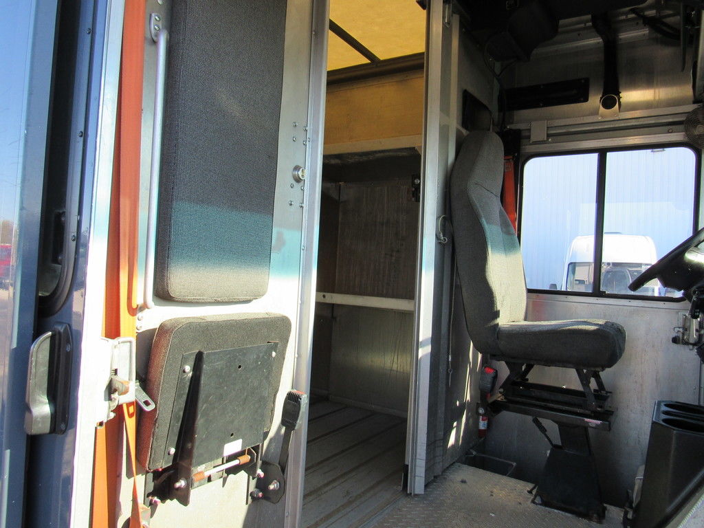 Used 2019 Ford E-450 - photo 16