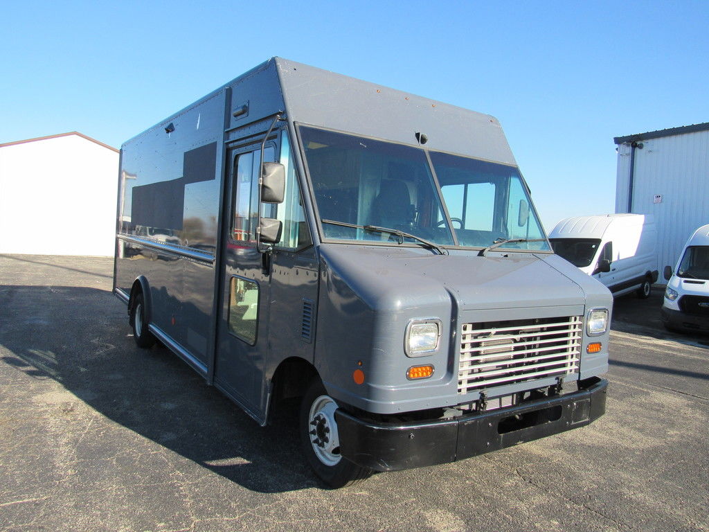 Used 2019 Ford E-450 - photo 2