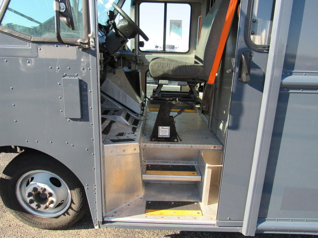Used 2019 Ford E-450 - photo 24
