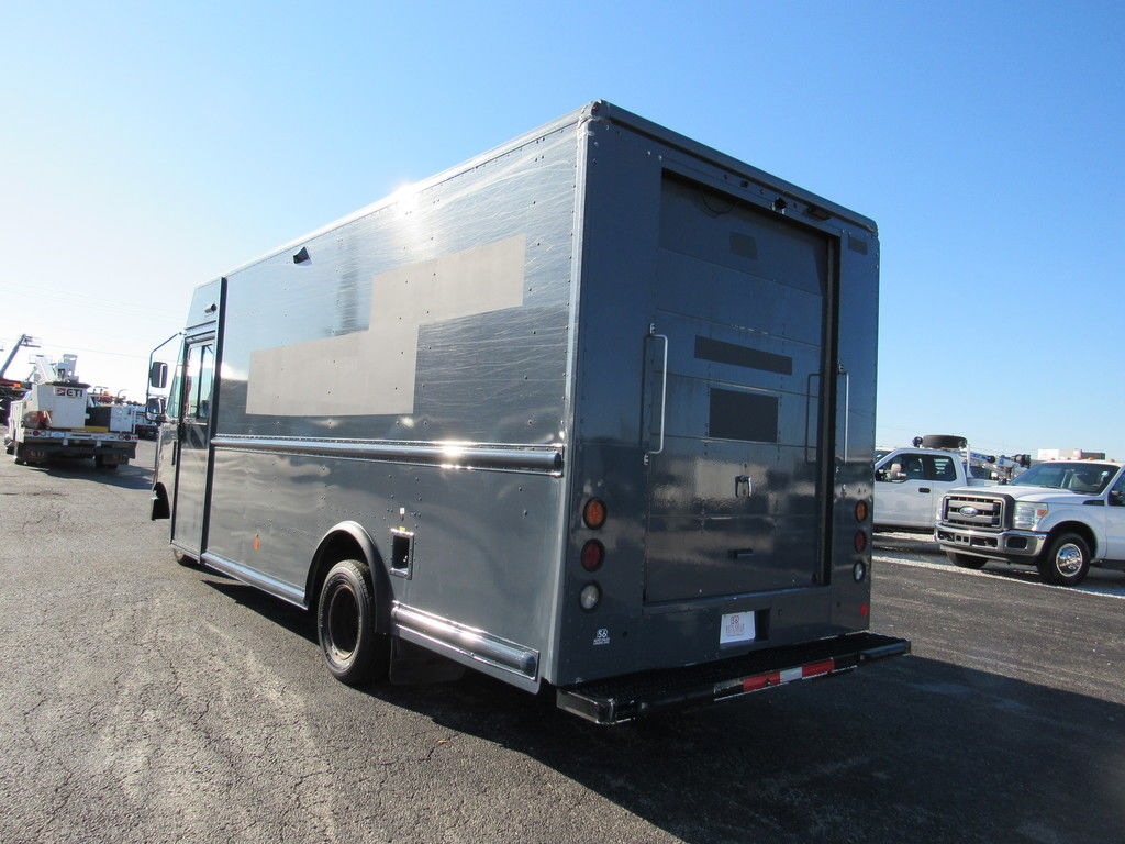 Used 2019 Ford E-450 - photo 9