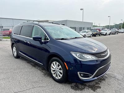 2018 Chrysler Pacifica FWD Minivan for sale #5W0246A - photo 2