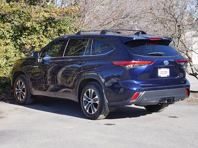 Used 2020 Toyota Highlander - photo 1