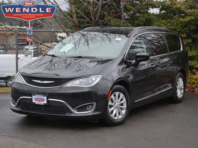 Used 2017 Chrysler Pacifica Touring L Minivan - photo 1
