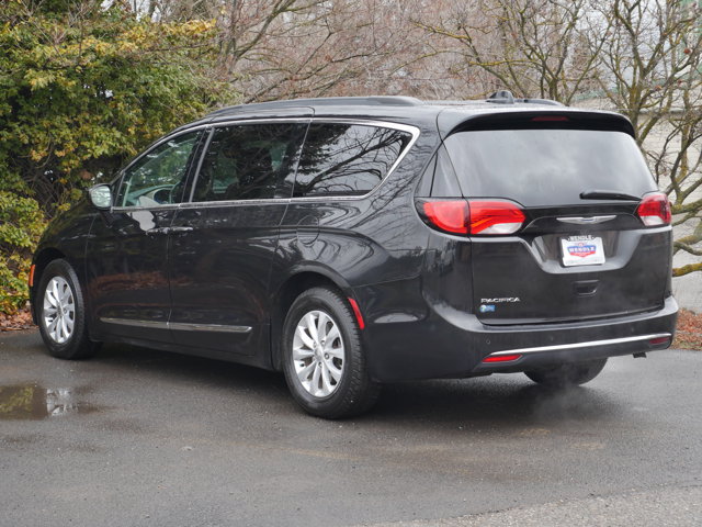 Used 2017 Chrysler Pacifica Touring L Minivan - photo 2