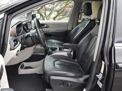 Used 2017 Chrysler Pacifica - photo 1