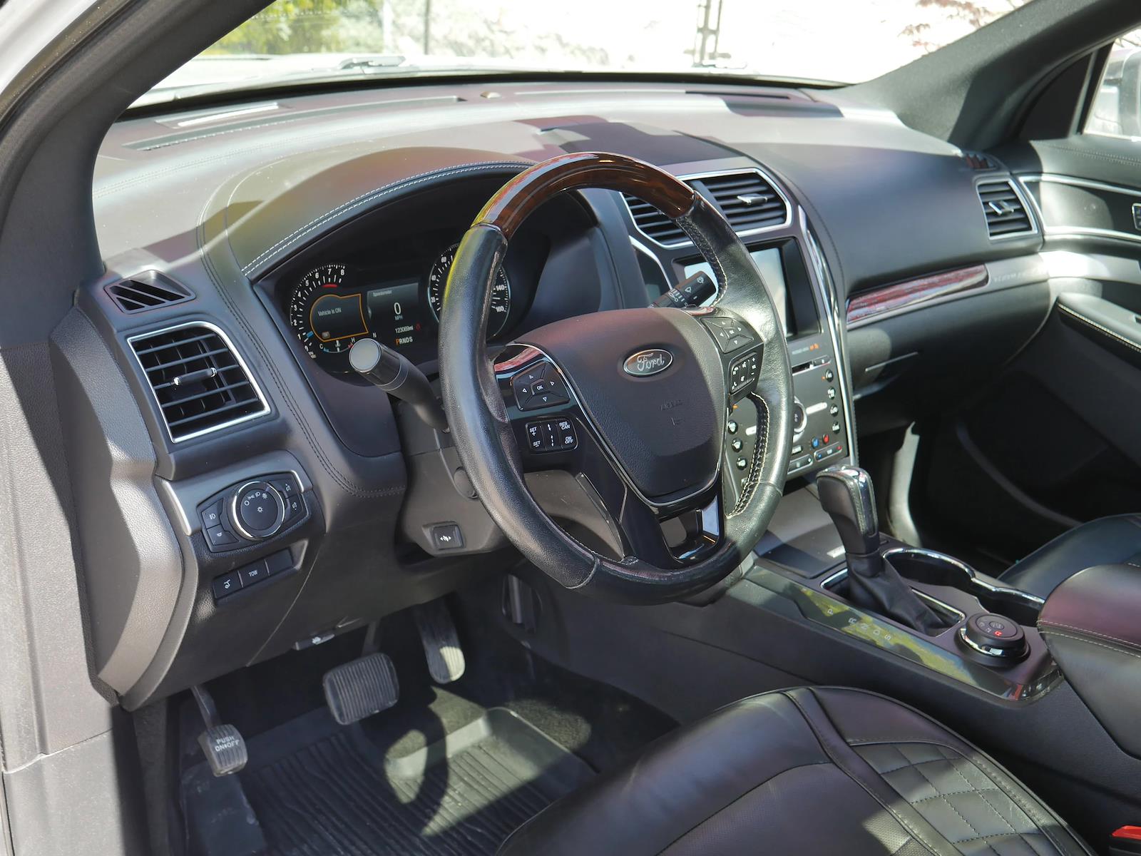 Used 2017 Ford Explorer - photo 5